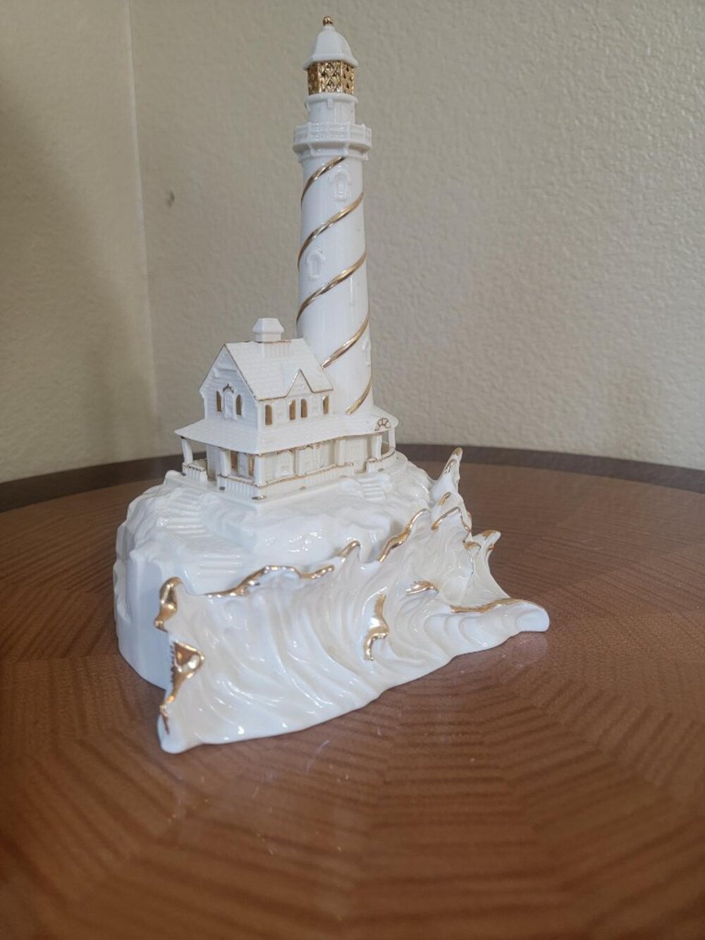 Excellent Condition Vintage Spirit of the Sea Lenox Lighthouse